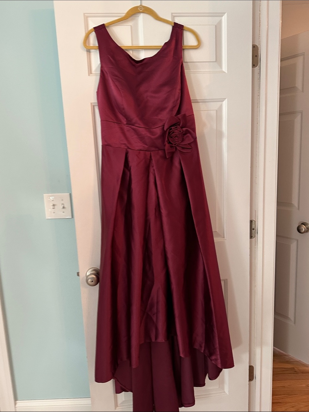Sleeveless Burgundy Satin V-Neck Evening Dress
